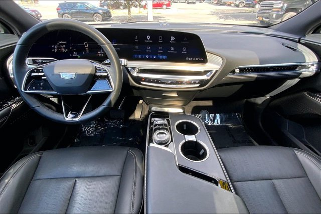 Used 2024 Cadillac Lyriq Luxury AWD/4WD image 15