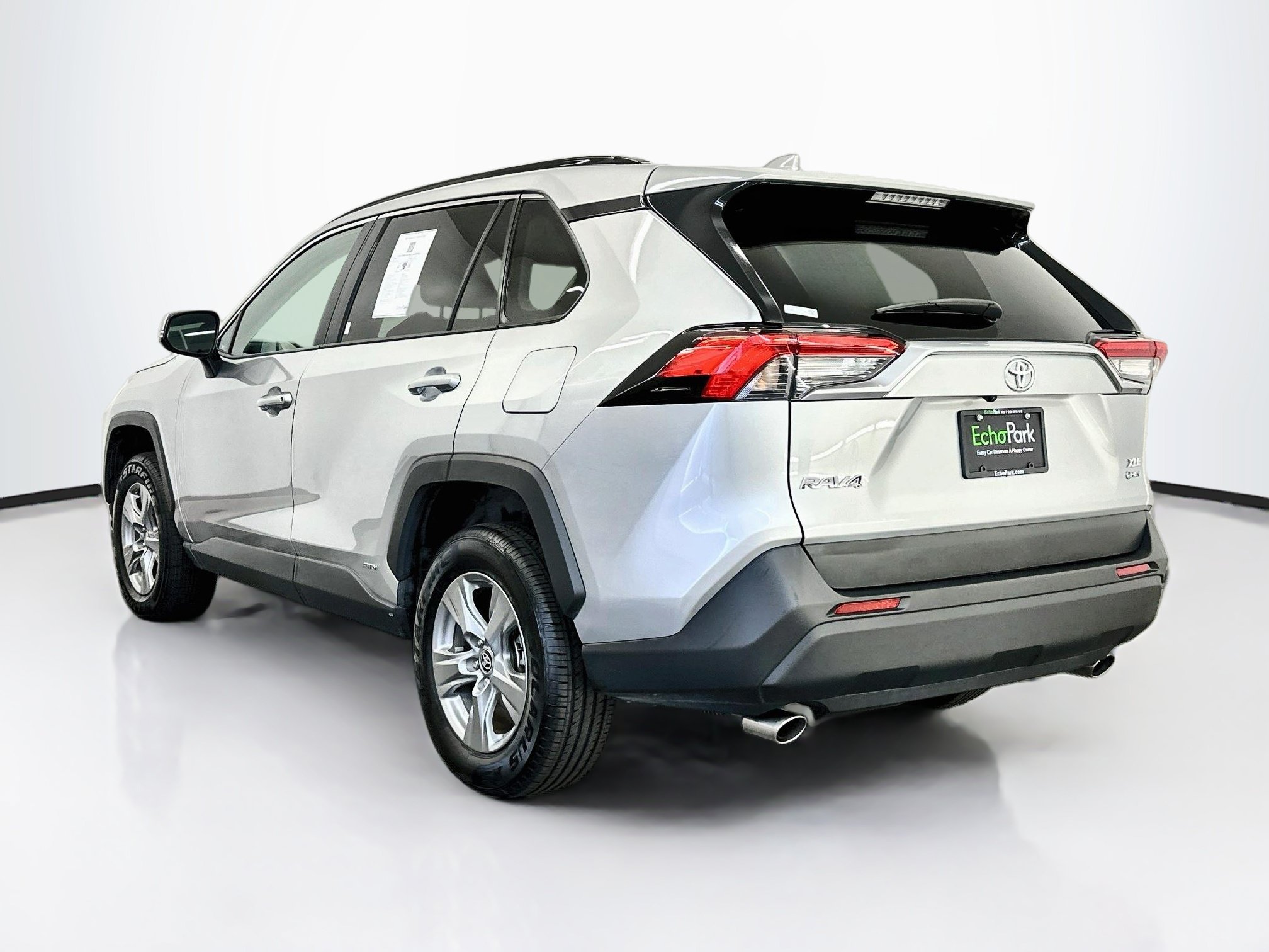 Used 2025 Toyota RAV4 XLE AWD/4WD image 5