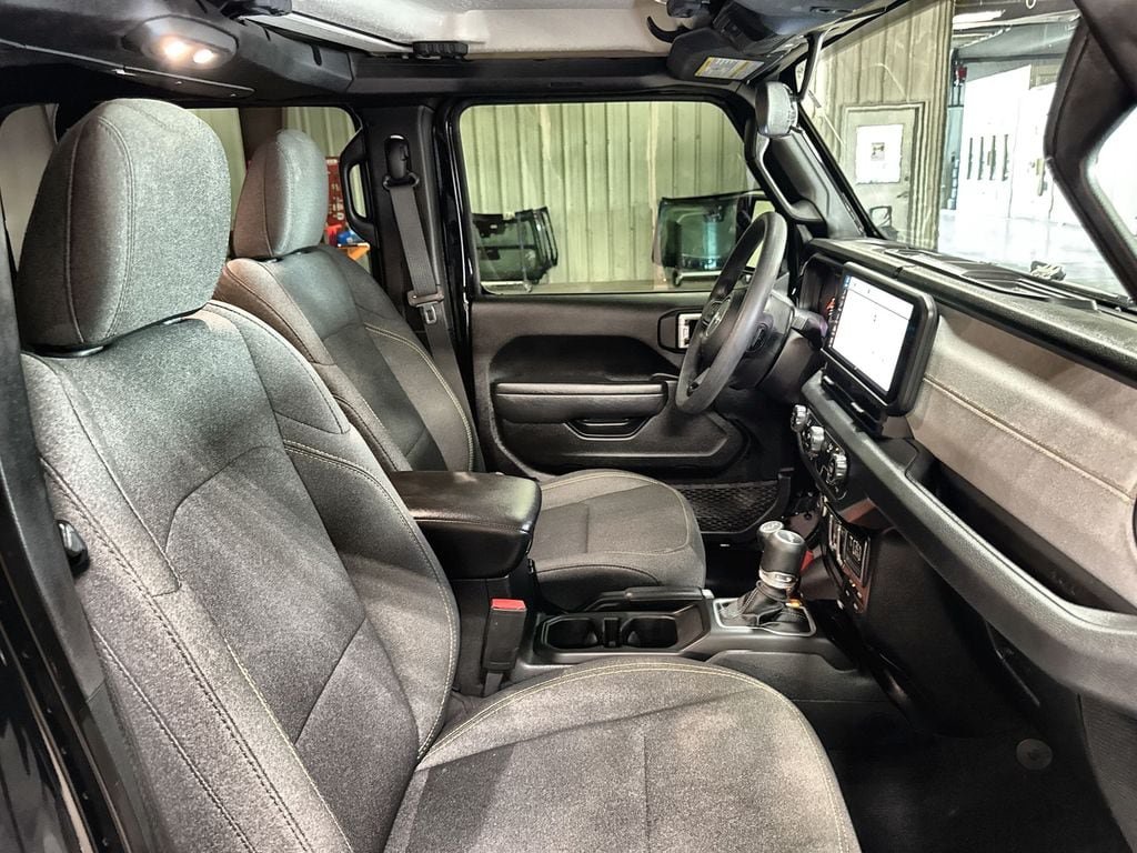 Used 2025 Jeep Gladiator Sport AWD/4WD image 30
