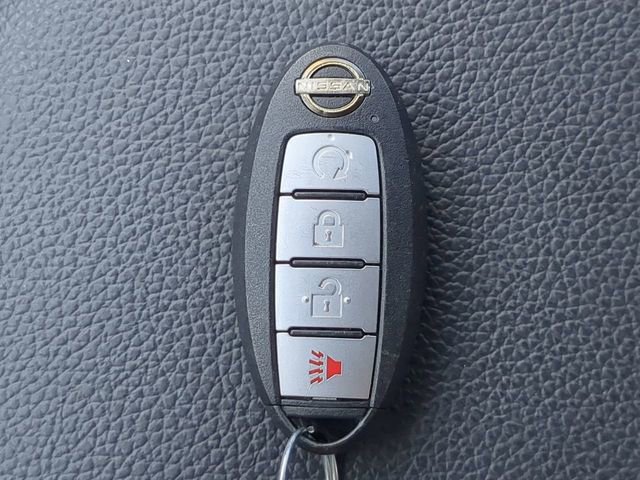 Used 2024 Nissan Titan SV w/ SV Convenience Package image 35