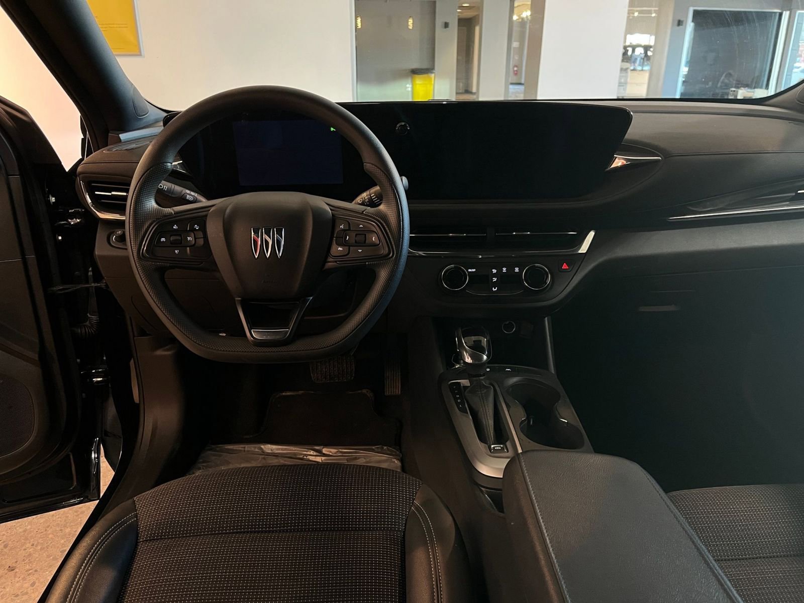 Used 2025 Buick Envista Preferred image 33