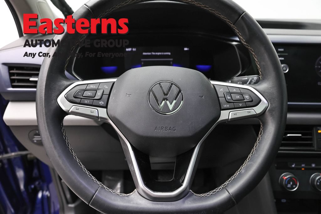 Used 2022 Volkswagen Taos SE w/ Panoramic Sunroof Package FWD image 10