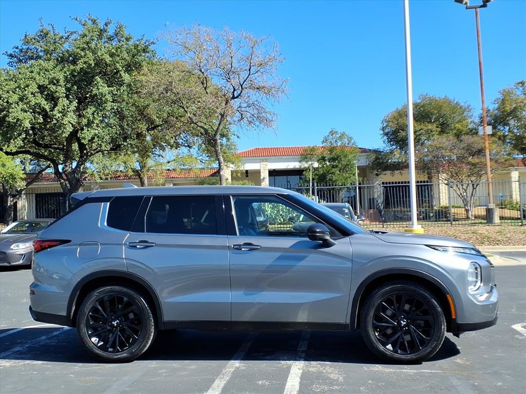 Used 2024 Mitsubishi Outlander SE FWD image 2