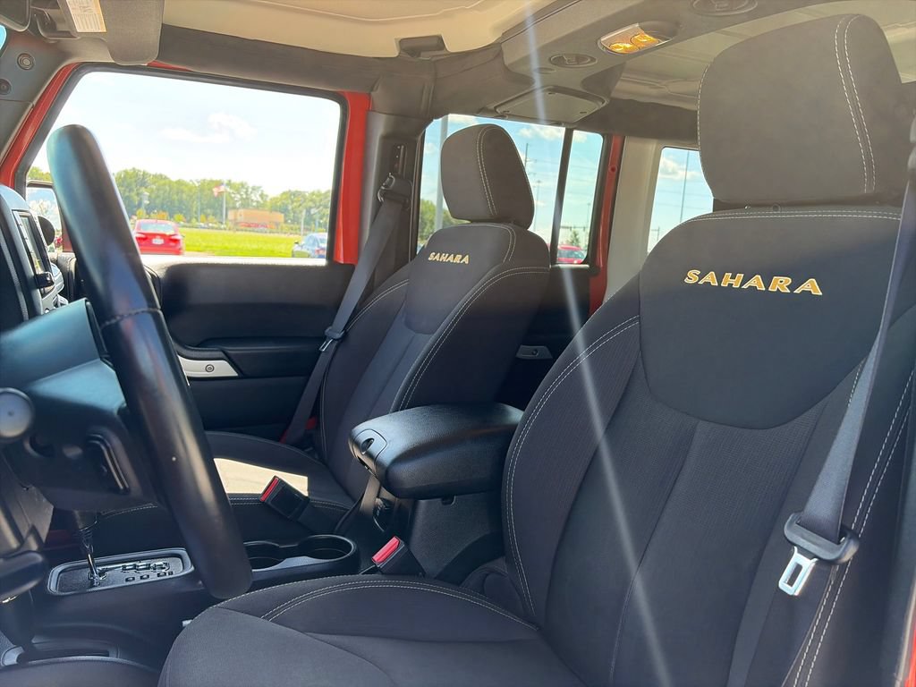 Used 2015 Jeep Wrangler Unlimited Sahara w/ Connectivity Group AWD/4WD image 17