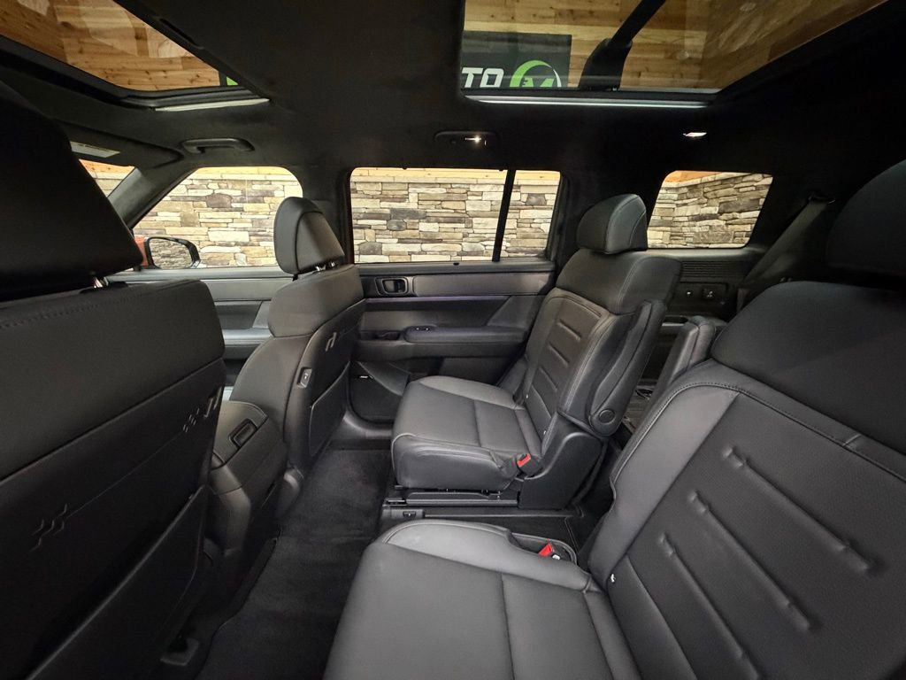 Certified 2025 Hyundai Santa Fe Calligraphy image 29