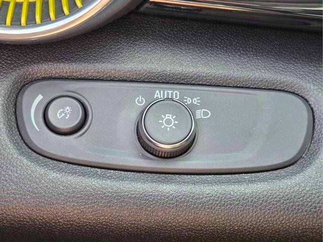 Certified 2024 Chevrolet Trax ACTIV w/ Driver Confidence Package FWD image 28