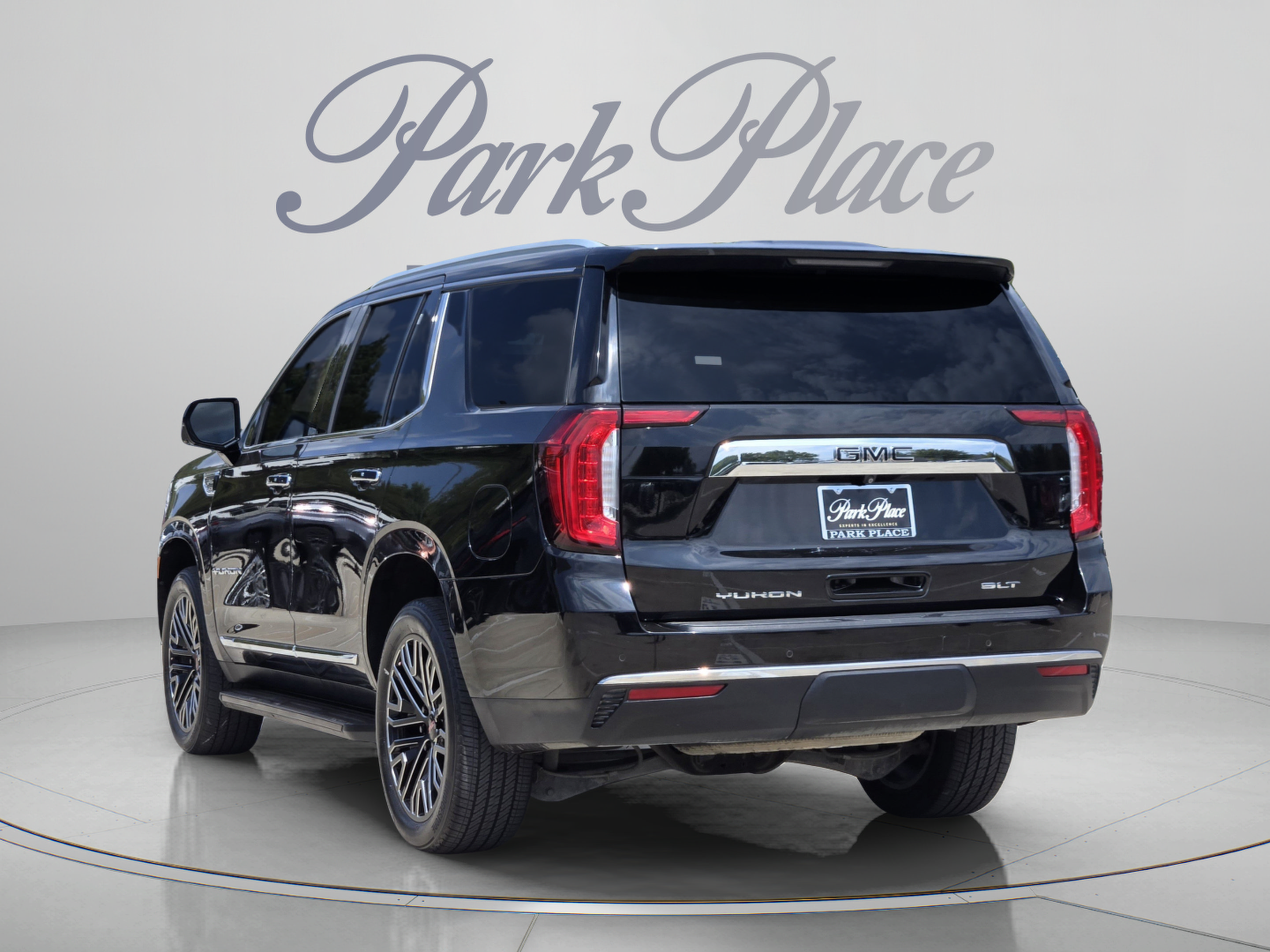 Used 2021 GMC Yukon SLT w/ SLT Luxury Plus Package AWD/4WD image 3