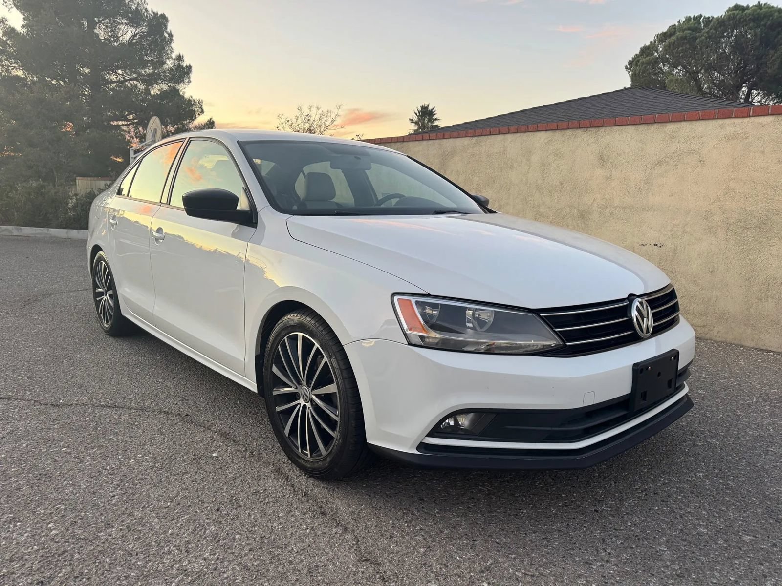 Used 2016 Volkswagen Jetta Sport FWD image 1