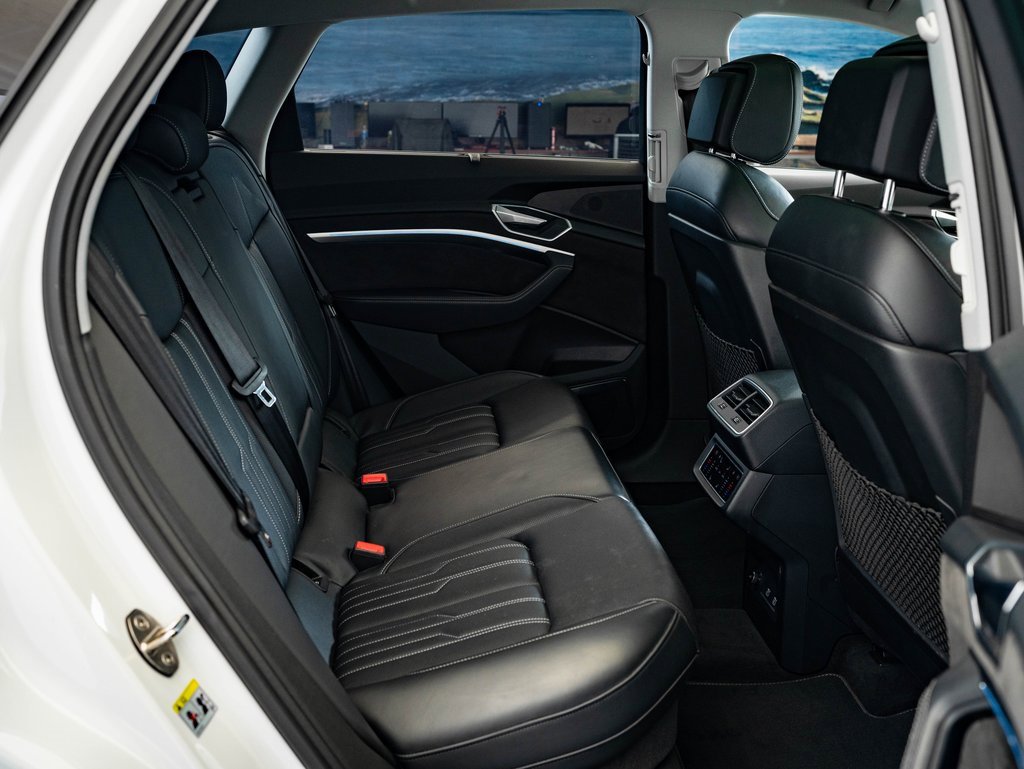 Used 2021 Audi e-tron Prestige w/ Prestige Package image 35