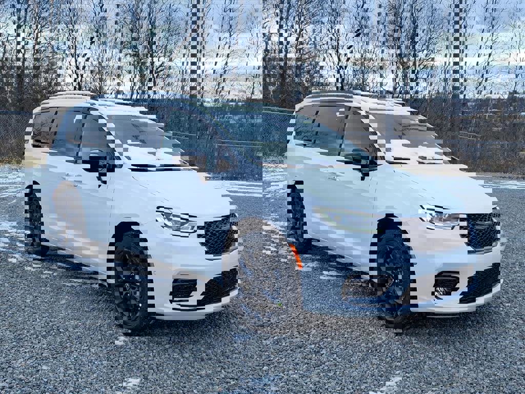 New 2026 Chrysler Pacifica Limited image 4