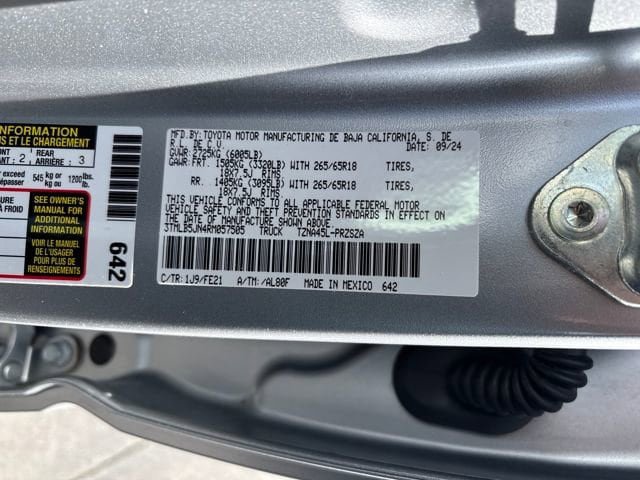 Used 2024 Toyota Tacoma TRD Sport AWD/4WD image 31