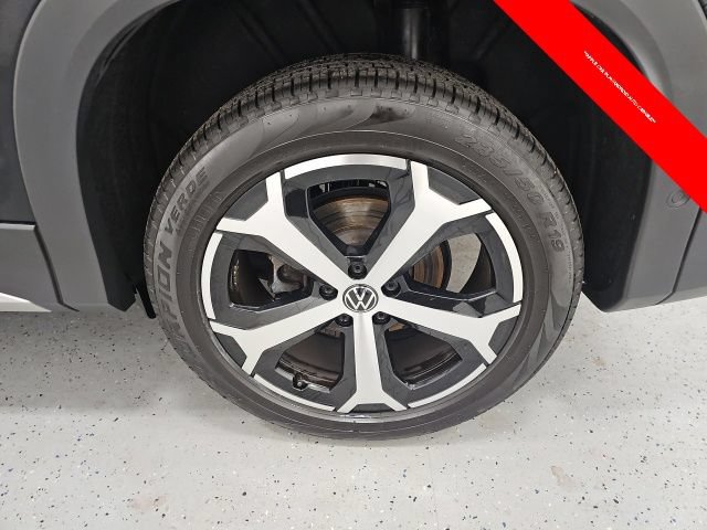 Used 2025 Volkswagen Tiguan SE w/ Panoramic Sunroof Package AWD/4WD image 10
