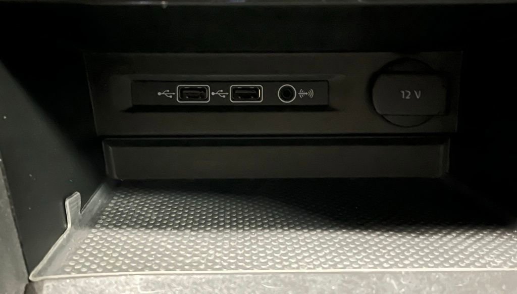 Used 2018 Volkswagen Tiguan SE w/ Panoramic Sunroof Package image 11