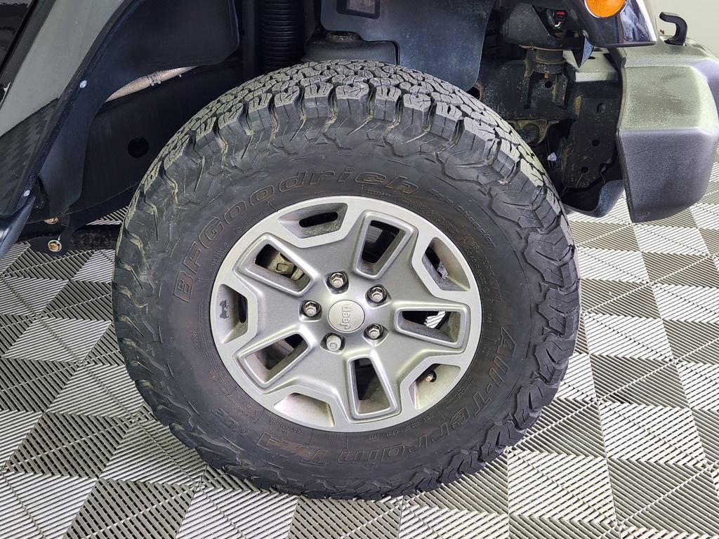 Used 2016 Jeep Wrangler Unlimited Rubicon w/ Connectivity Group AWD/4WD image 9