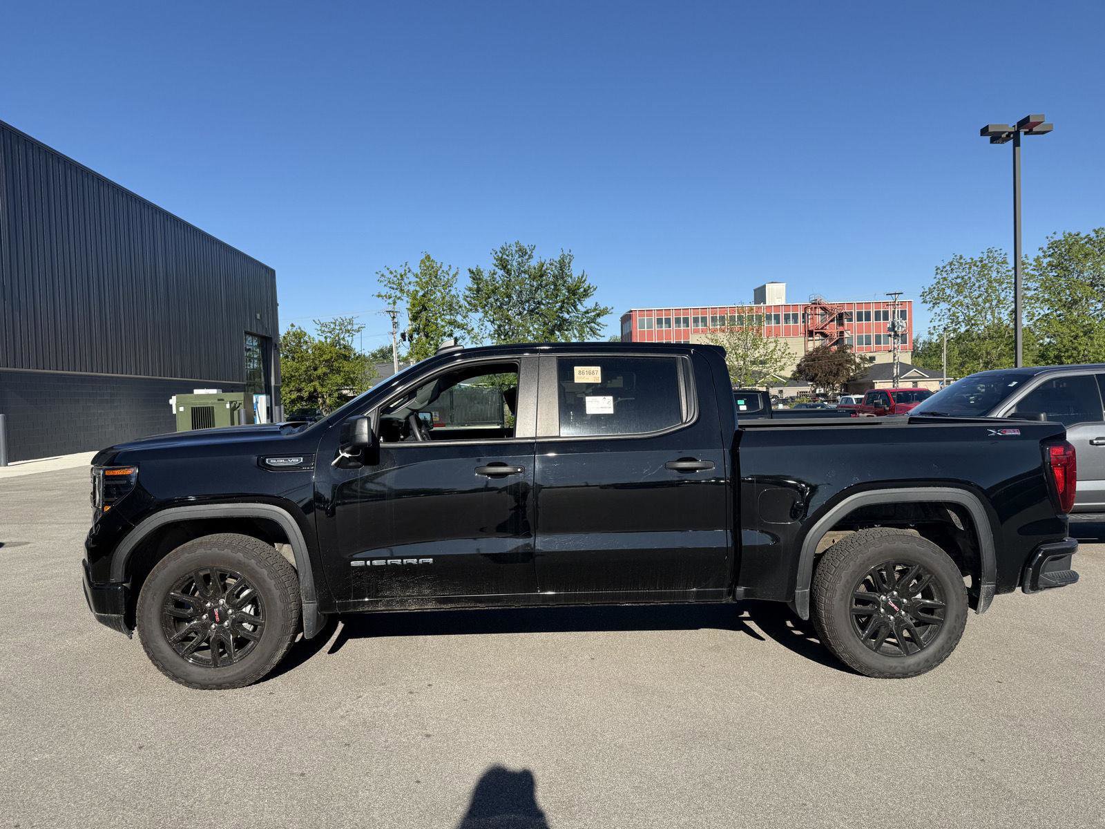 Used 2024 GMC Sierra 1500 Pro w/ Graphite Edition AWD/4WD image 6