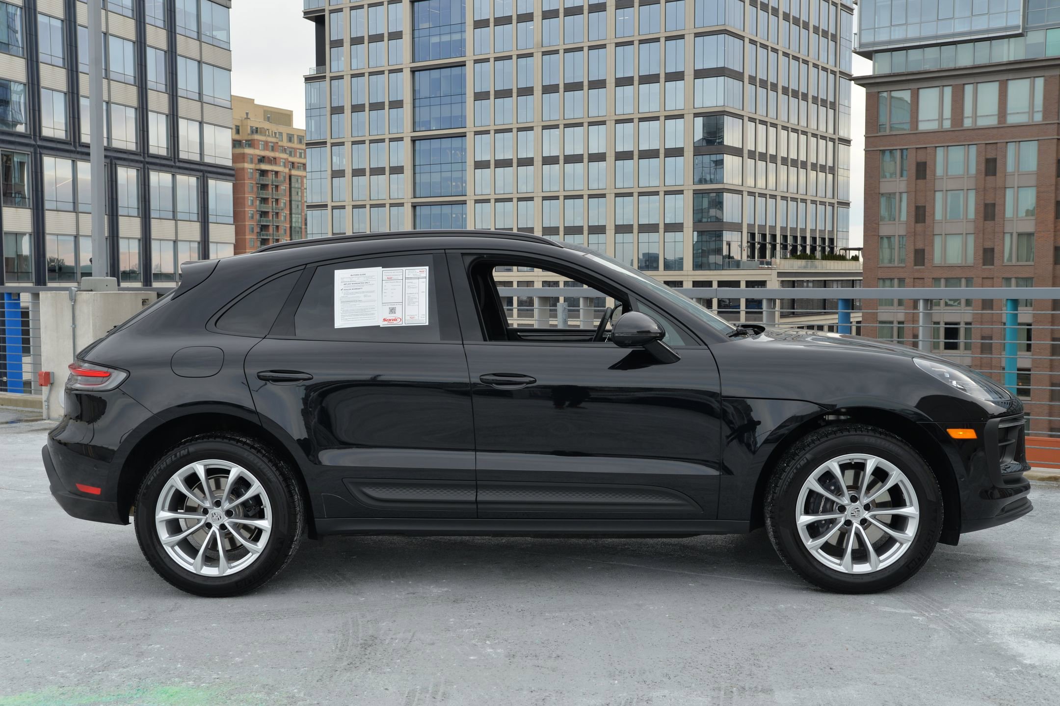 Certified 2025 Porsche Macan image 8