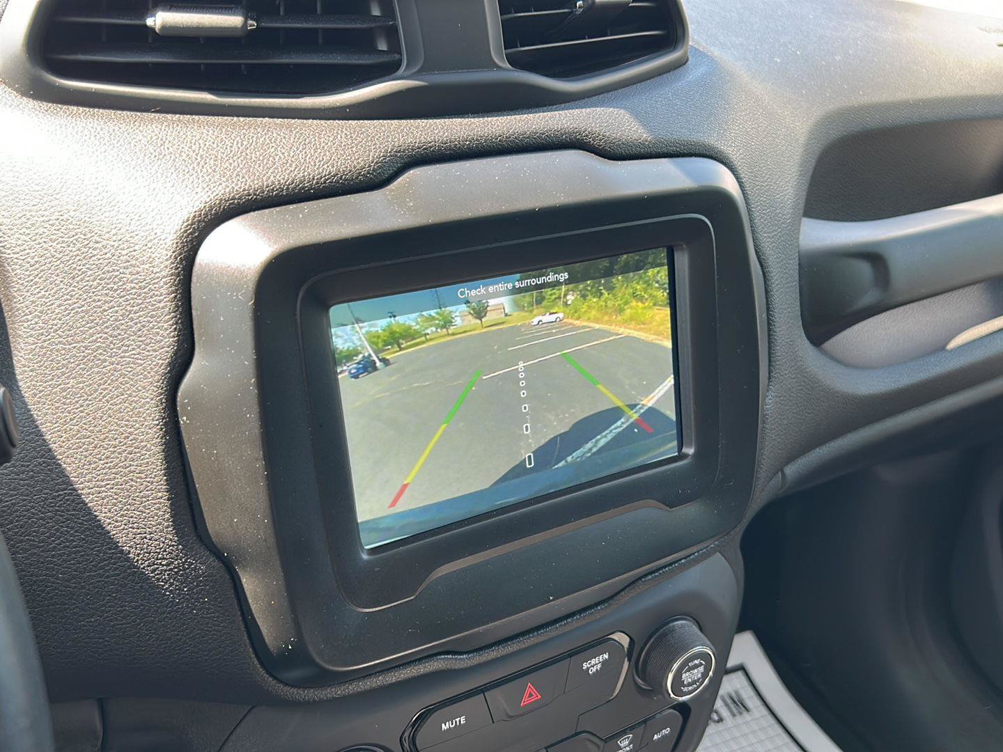 Used 2018 Jeep Renegade Altitude FWD image 28