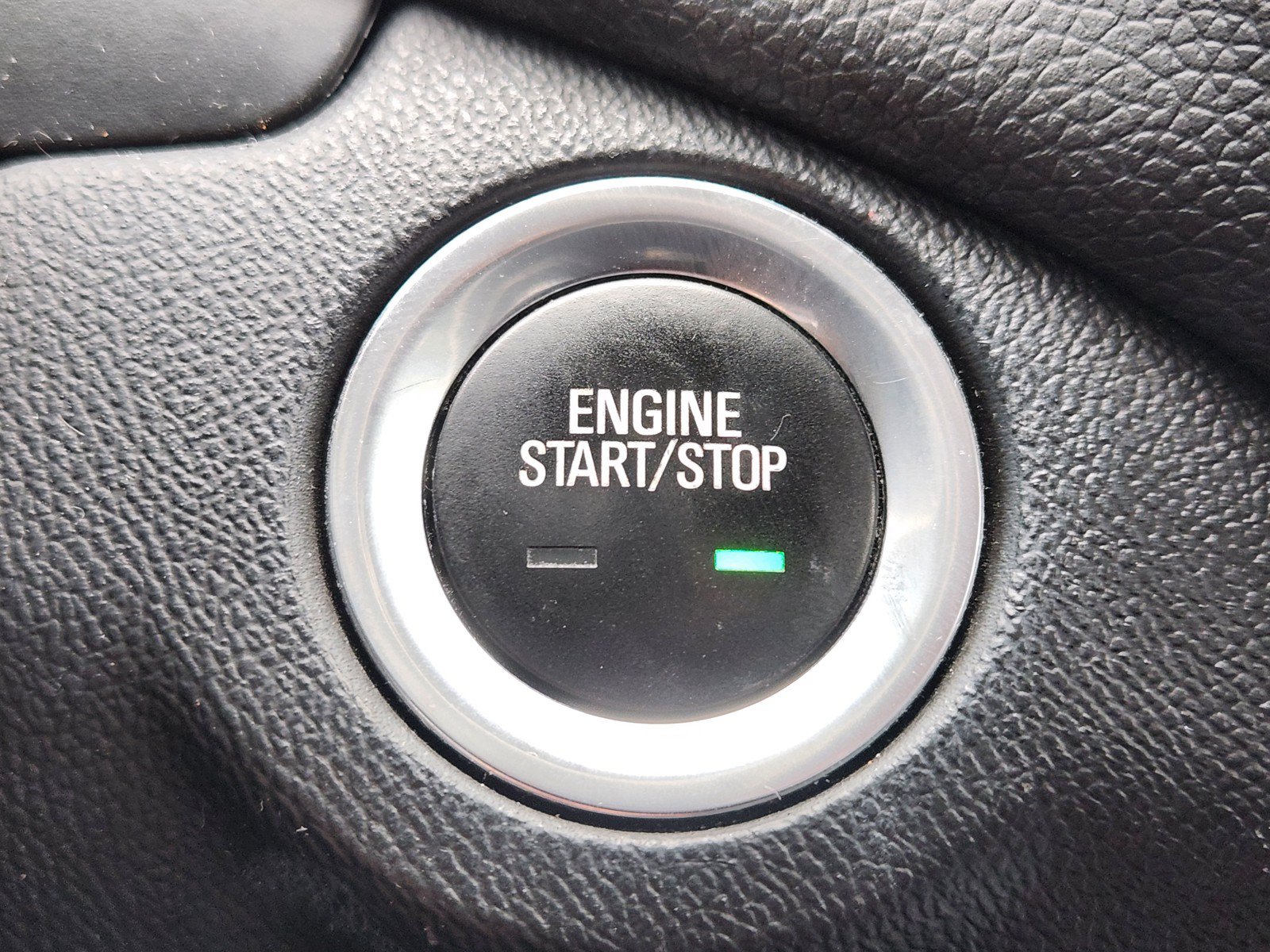 Used 2019 Chevrolet Equinox LT w/ Driver Convenience Package FWD image 17
