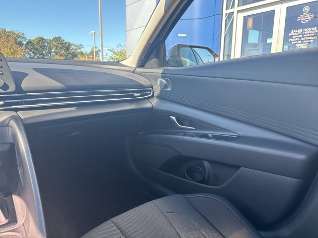 Certified 2025 Hyundai Elantra SE image 39