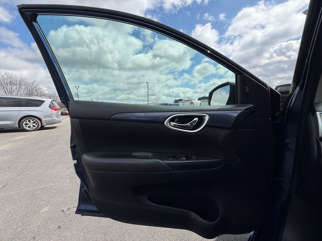 Used 2016 Nissan Sentra SR w/ Driver's Assist Package FWD image 17