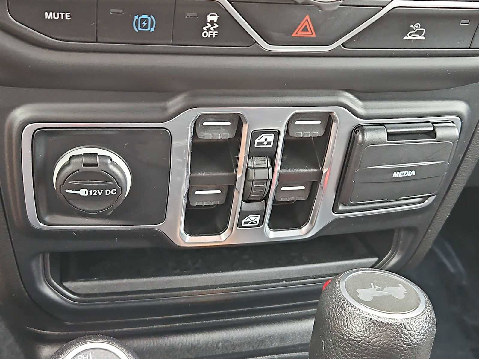 Used 2023 Jeep Wrangler Unlimited w/ Sun & Screen Package image 29