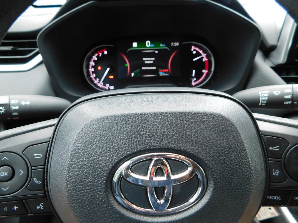 Used 2024 Toyota RAV4 LE AWD/4WD image 28
