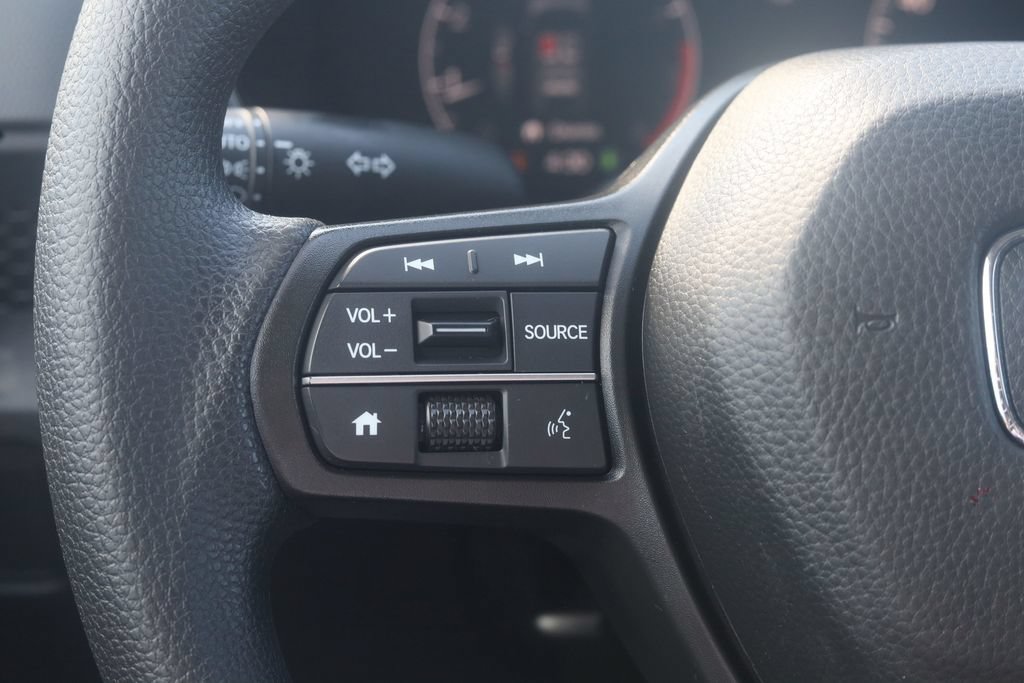 Used 2025 Honda CR-V LX image 4
