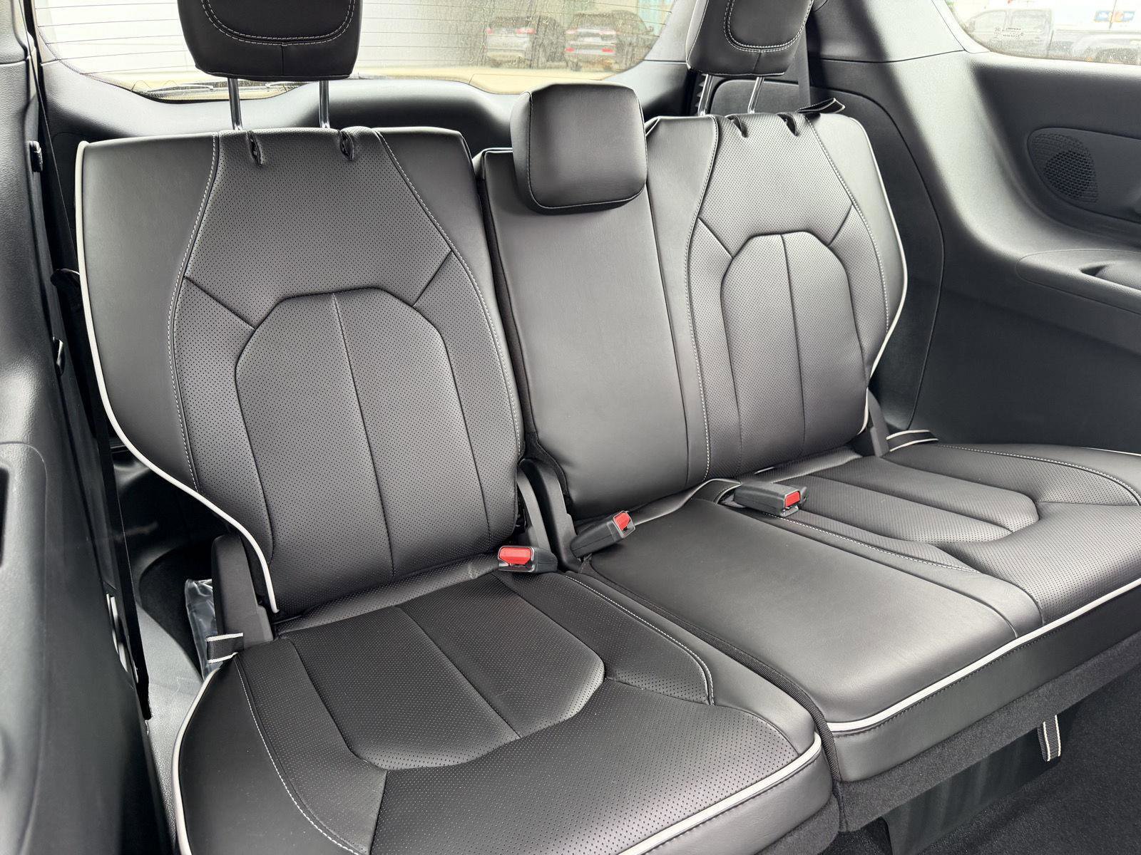 New 2026 Chrysler Pacifica Limited w/ S Appearance Package image 20