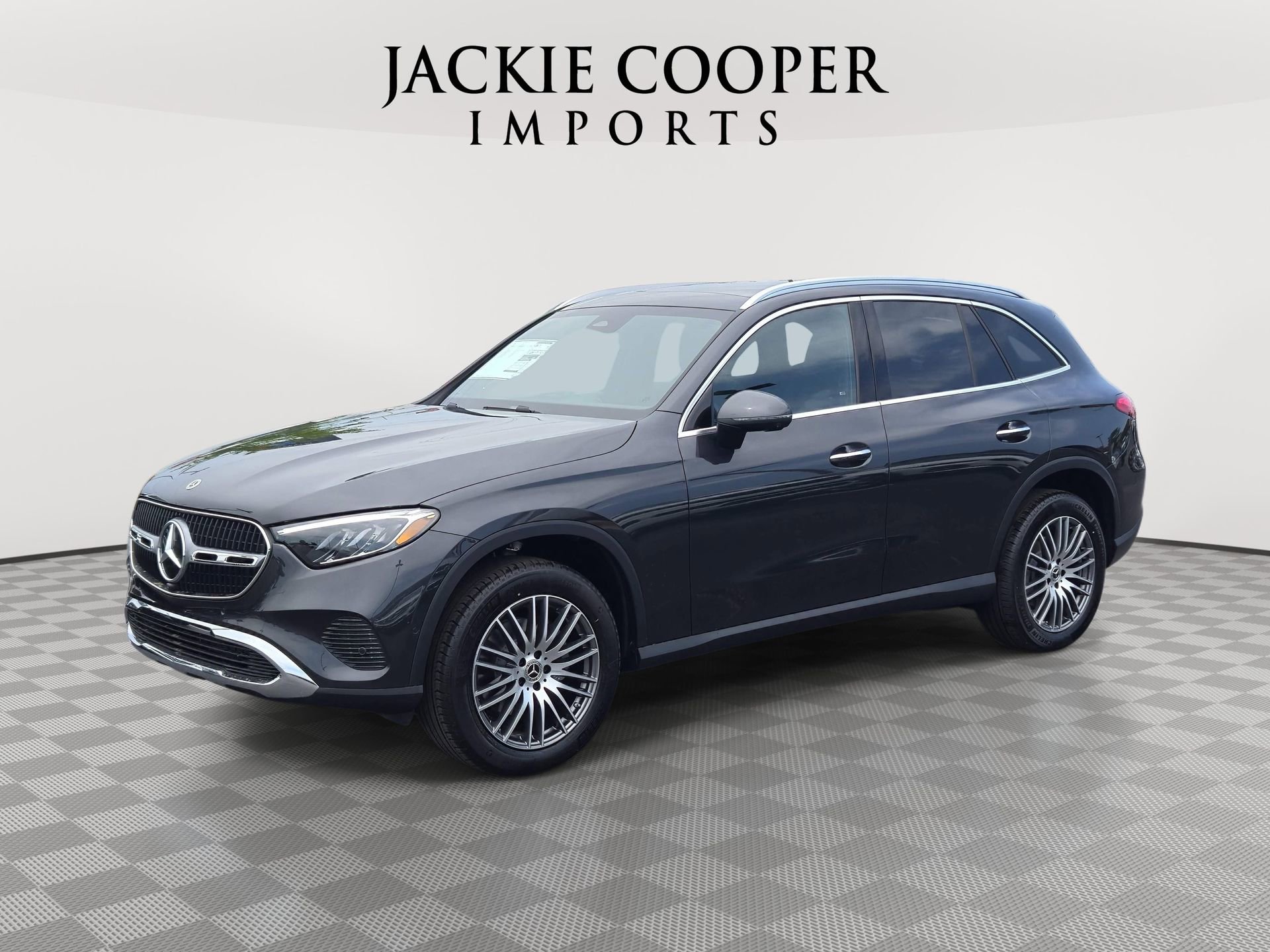 Used 2025 Mercedes-Benz GLC 300 4MATIC image 1