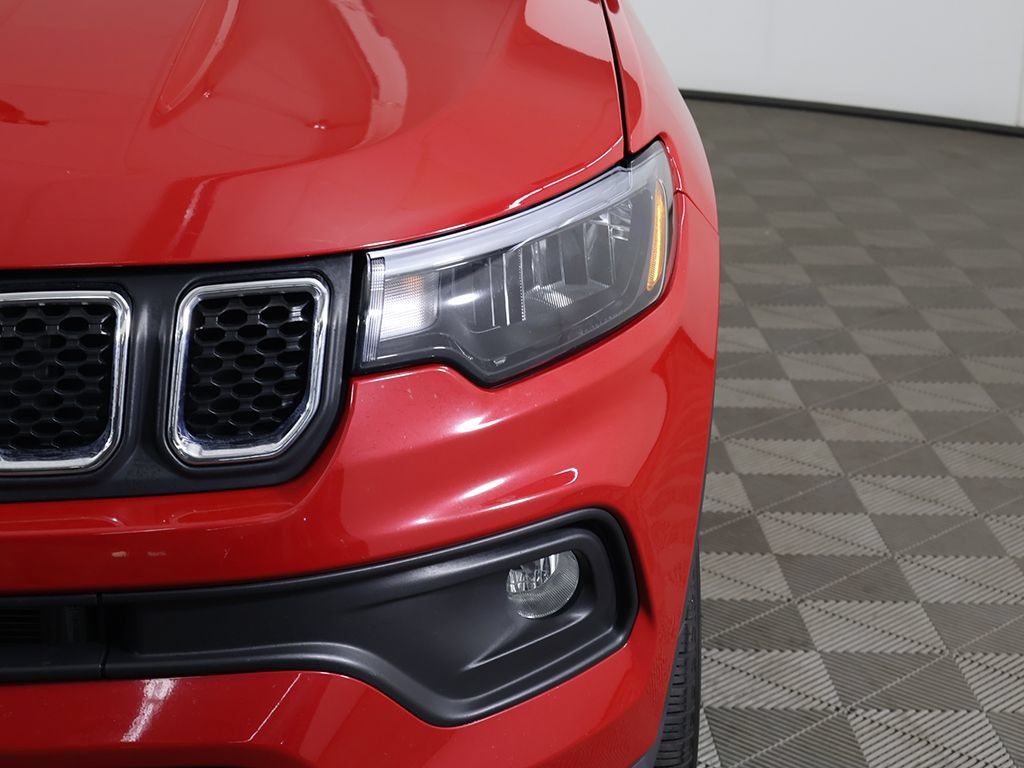 Used 2024 Jeep Compass Latitude w/ Sun and Sound Group AWD/4WD image 14