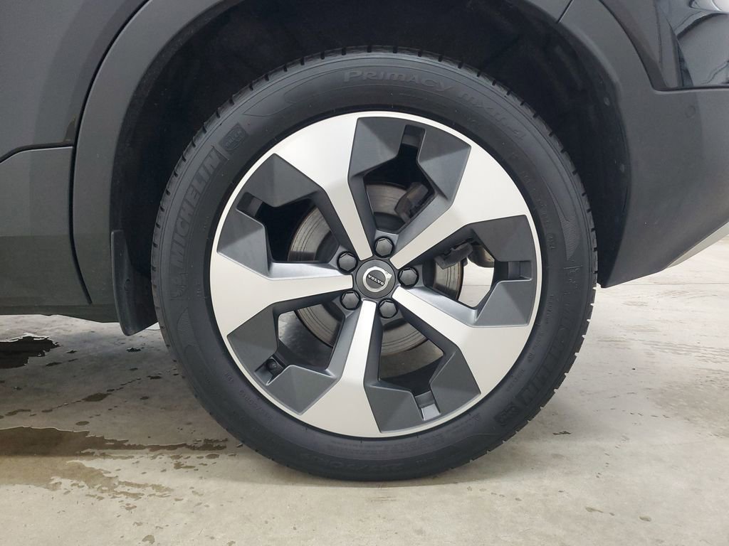 New 2025 Volvo XC40 B5 Plus AWD/4WD image 12