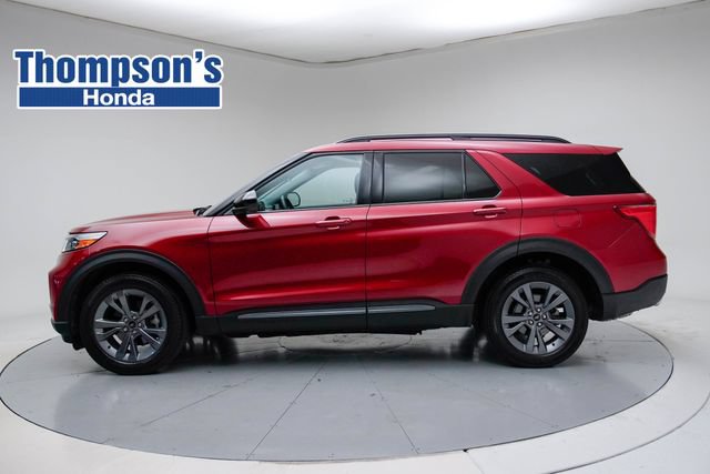 Used 2024 Ford Explorer XLT w/ Equipment Group 202A AWD/4WD image 2
