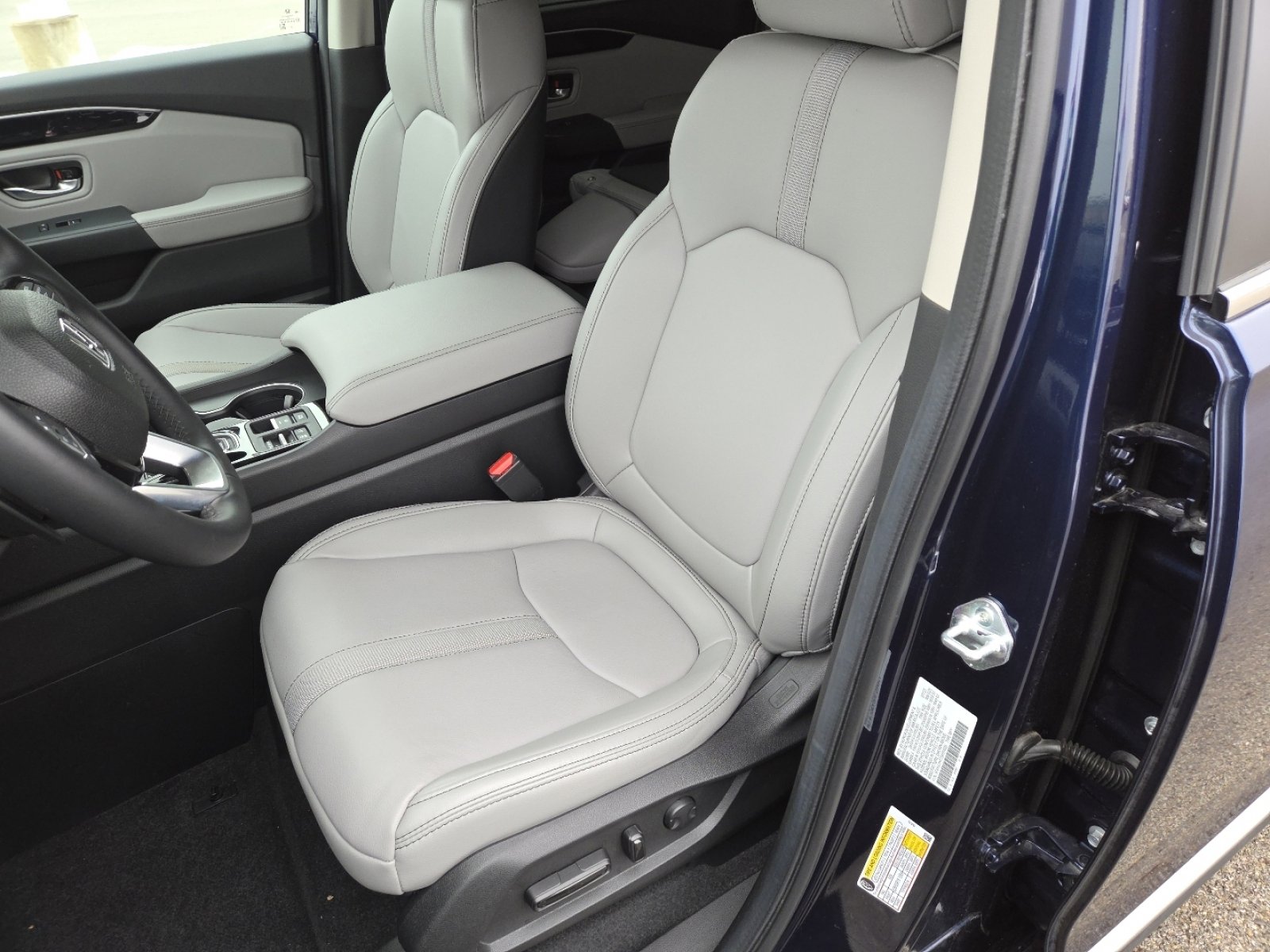 Used 2025 Honda Pilot EX-L image 23