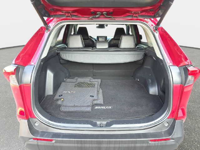Certified 2021 Toyota RAV4 XLE Premium AWD/4WD image 10