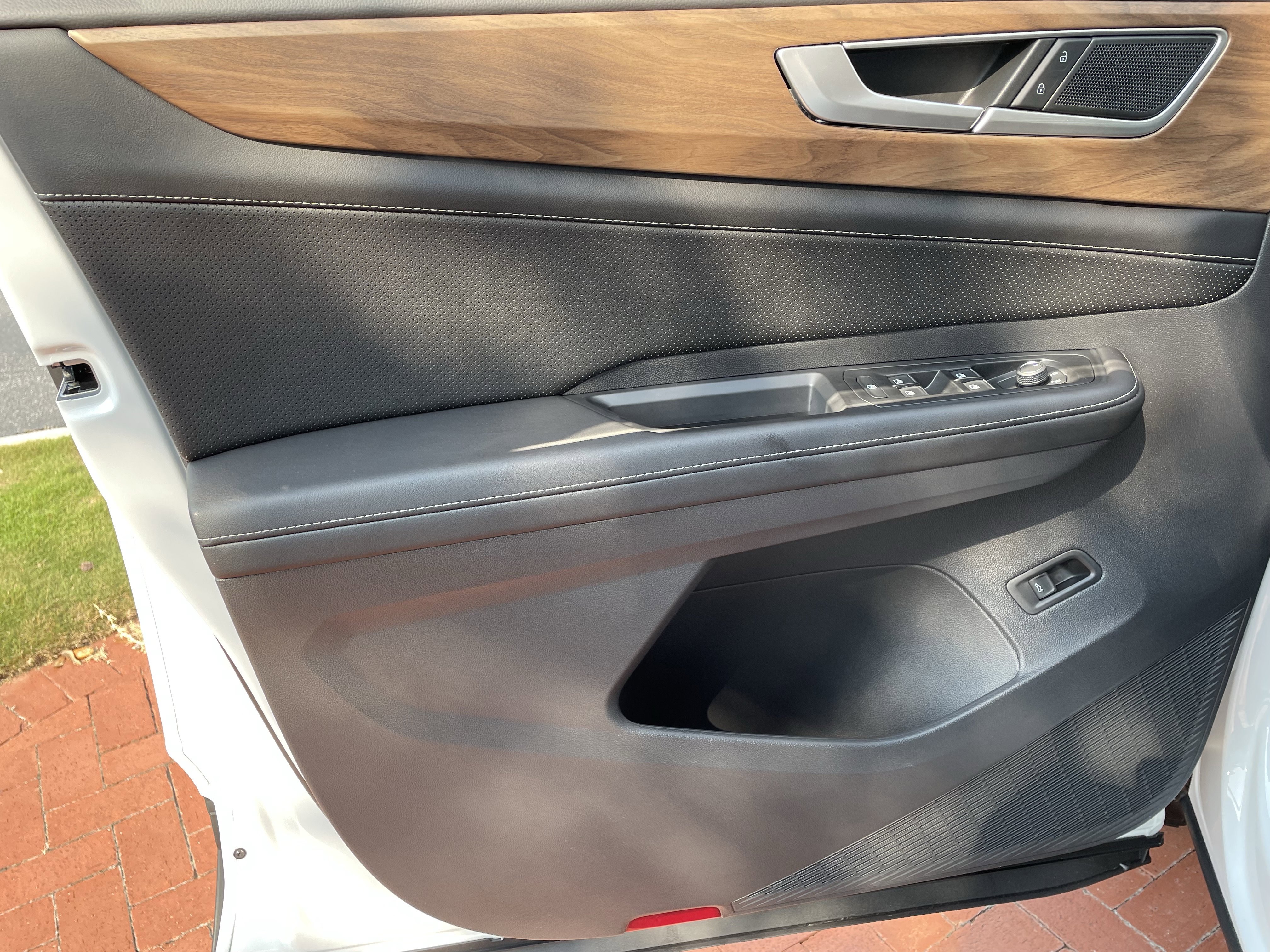 New 2026 Volkswagen Atlas SE image 14