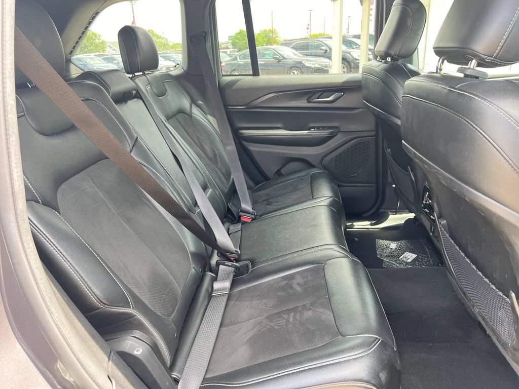Used 2024 Jeep Grand Cherokee Altitude AWD/4WD image 39