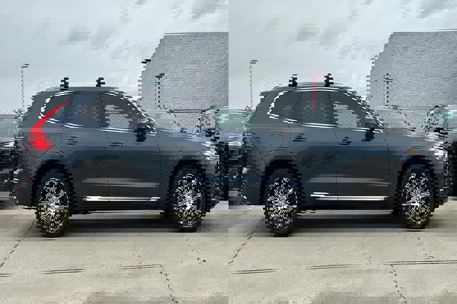 Used 2019 Volvo XC60 T8 Inscription w/ Protection Package Premier image 2