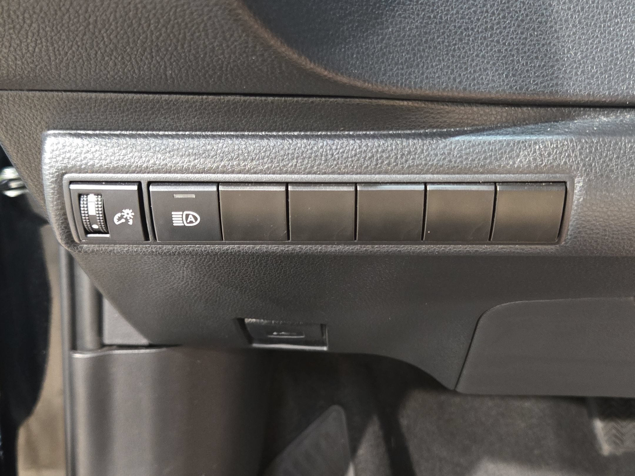 Used 2024 Toyota Corolla LE FWD image 24