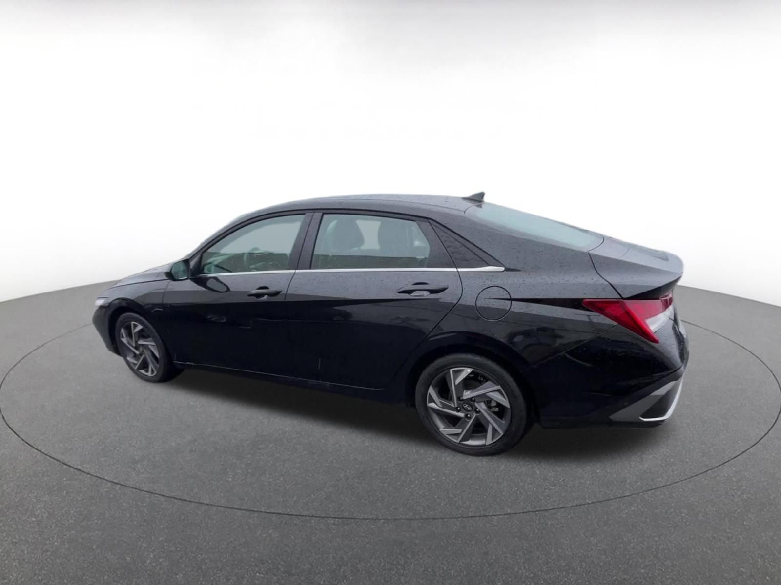 Used 2025 Hyundai Elantra SEL image 10