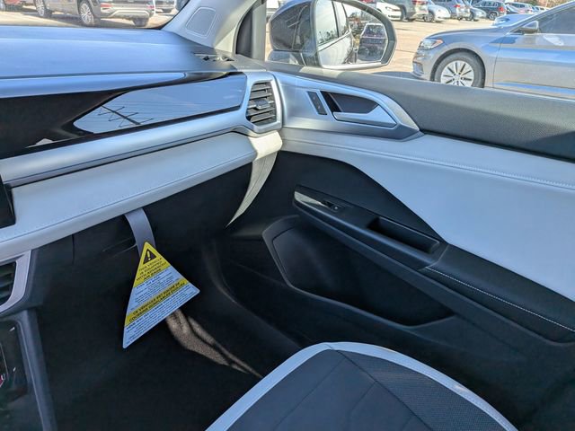 New 2026 Volkswagen Taos SE FWD image 16