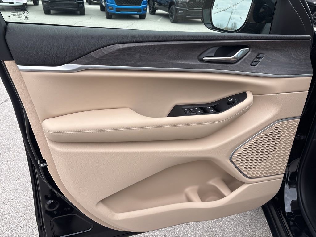 New 2026 Jeep Grand Cherokee Limited AWD/4WD image 8