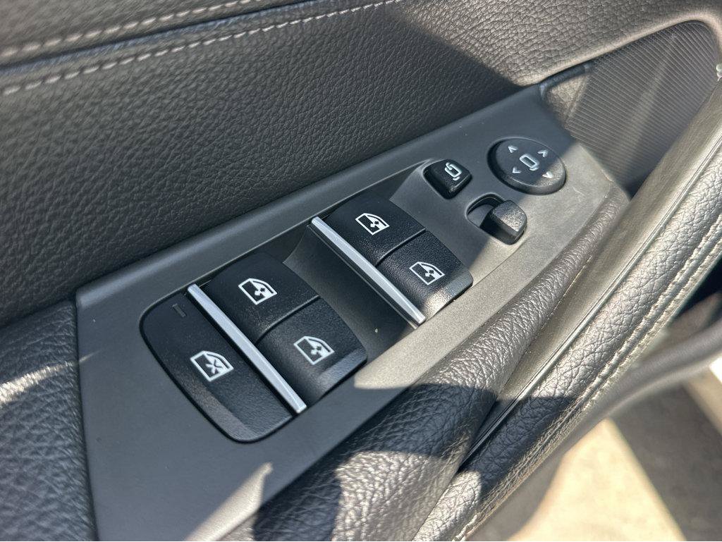 Used 2019 BMW 530e w/ Premium Package RWD image 34