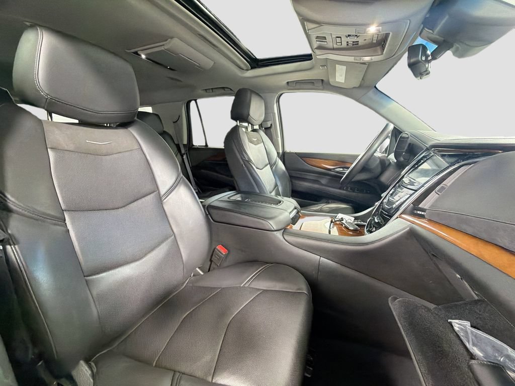 Used 2017 Cadillac Escalade Luxury AWD/4WD image 31