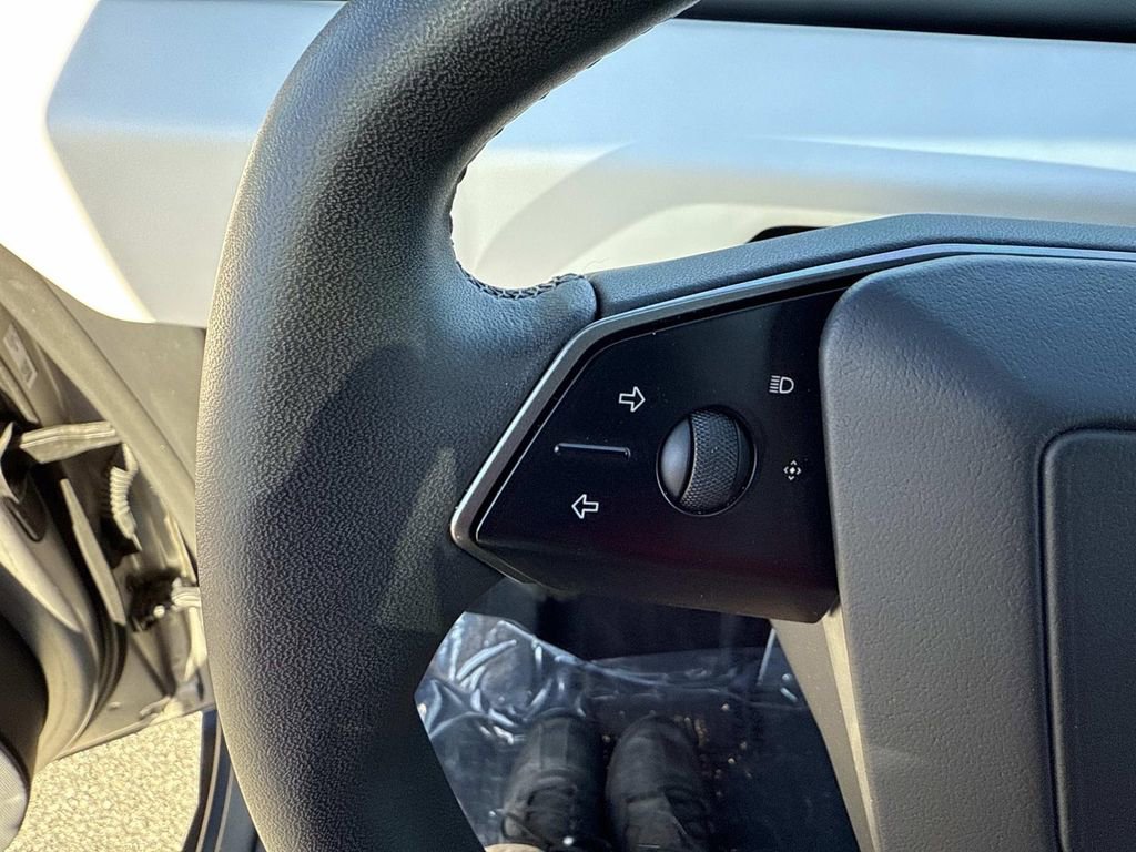 Used 2024 Tesla Cybertruck AWD Crew Cab image 35