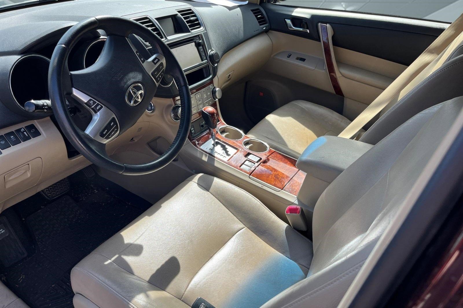 Used 2013 Toyota Highlander Limited image 3