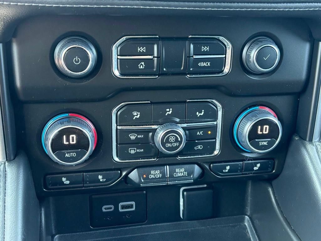 Used 2024 Chevrolet Suburban Z71 w/ Luxury Package AWD/4WD image 18