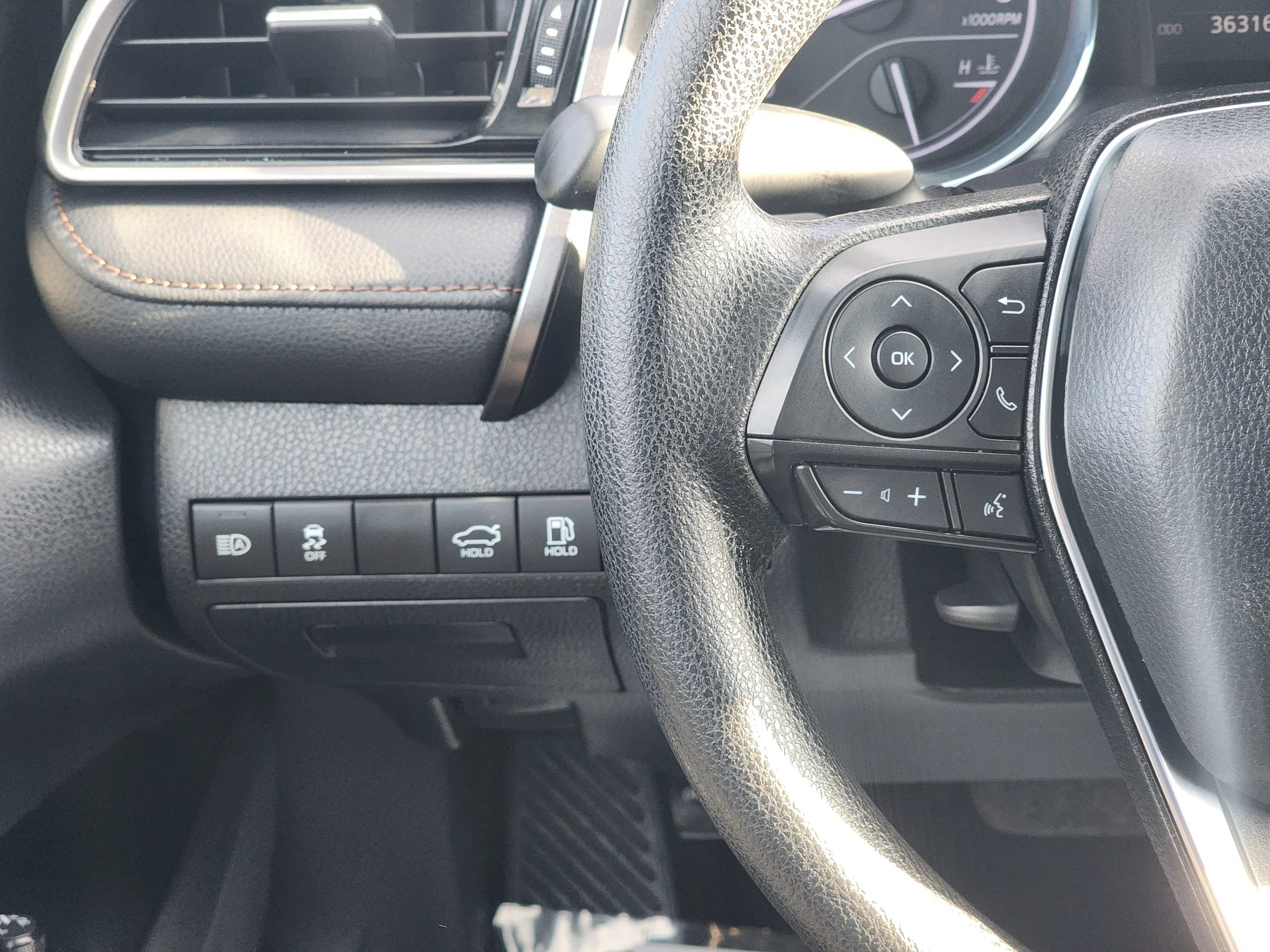 Used 2020 Toyota Camry LE FWD image 11
