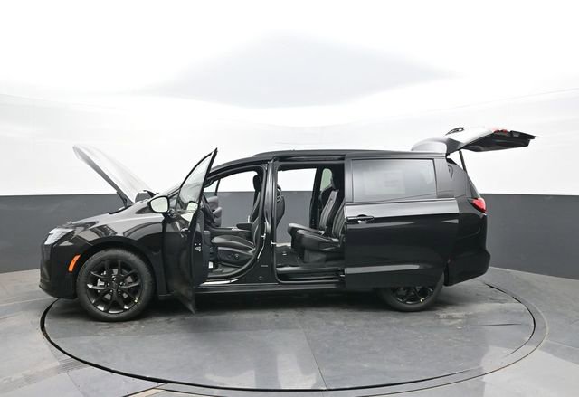 New 2027 Chrysler Pacifica Limited FWD image 61