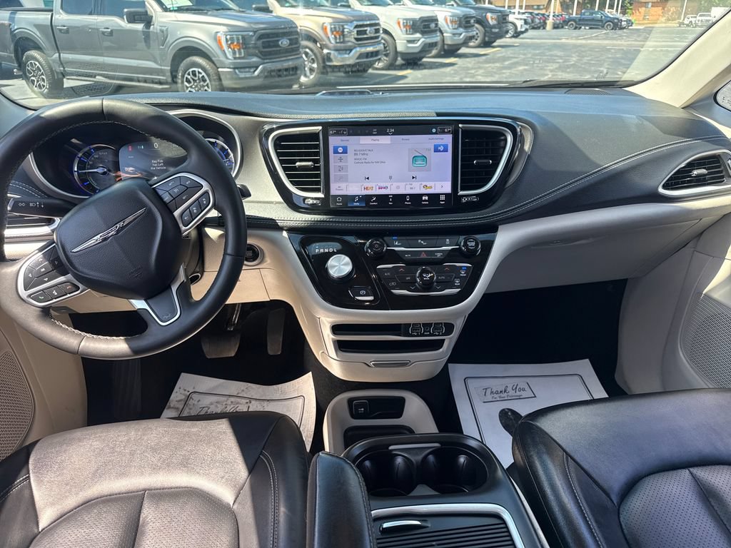 Used 2024 Chrysler Pacifica Limited FWD image 25