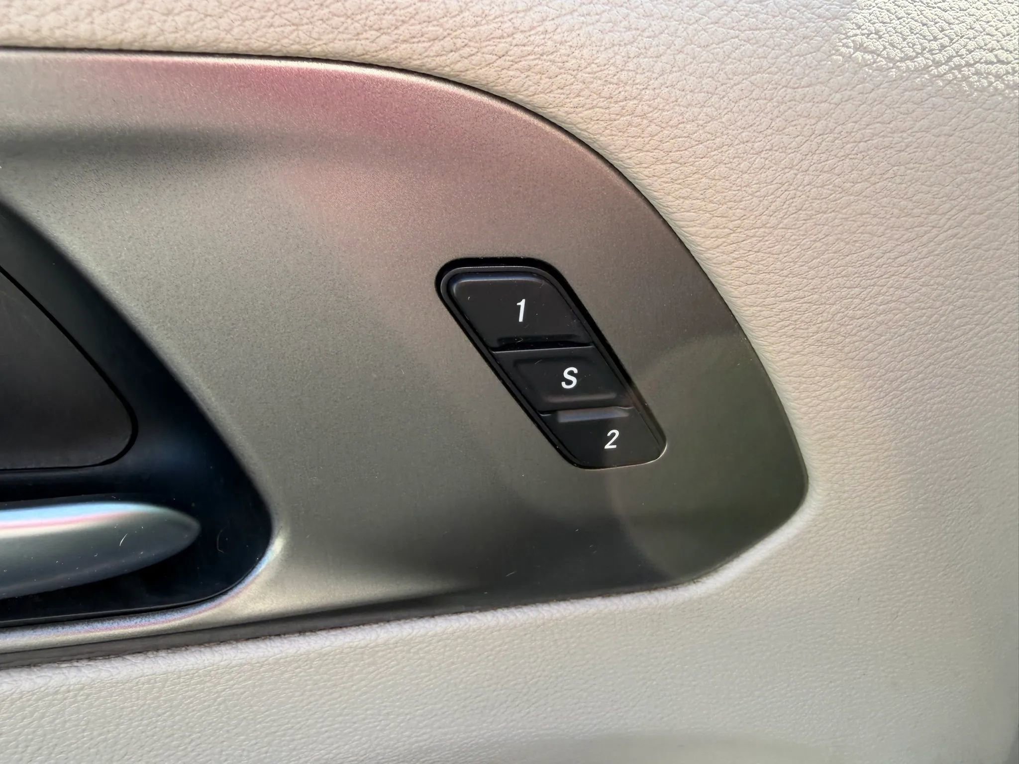 Used 2021 Chrysler Pacifica Touring-L FWD image 27